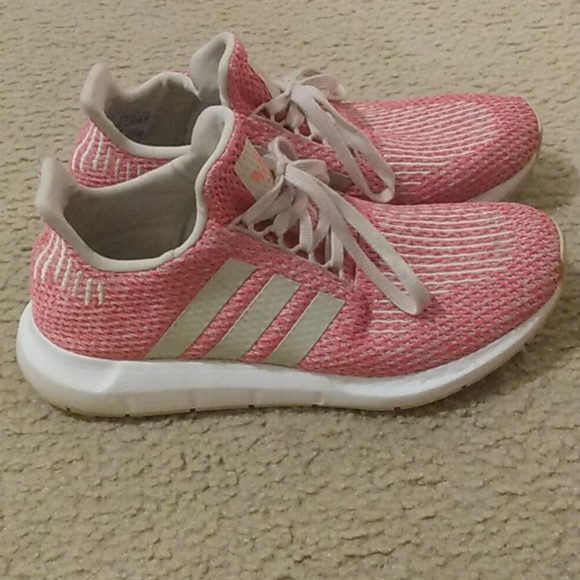 Adidas swiftrun shoes - Picture 2 of 4